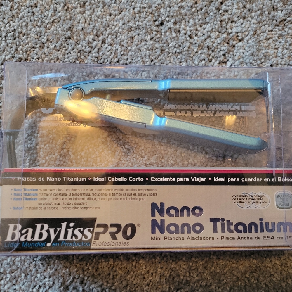 BaByliss pro travel size nano titanium straightening iron- 1” plate width
